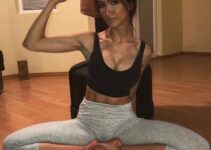 Sara Damnjanovic flexing her biceps for the photo looking fit and ripped