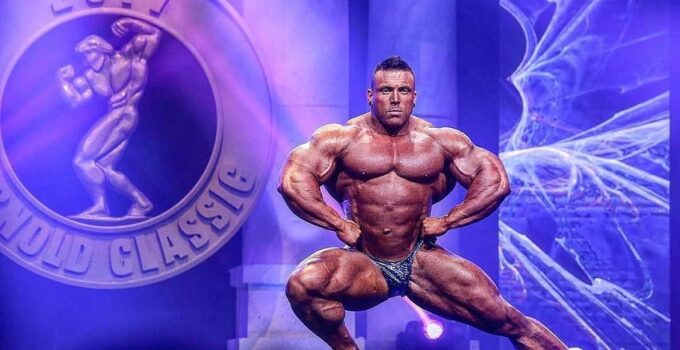 Luke Sandoe performing a pose routine on the Arnold Classic Stage