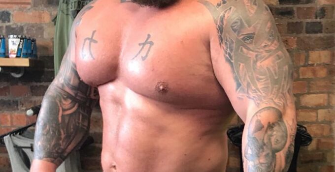 Eddie Hall posing shirtless for the photo looking strong and big