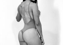 Karolina Marreiro posing in a photo shoot looking curvy and fit