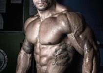 Marcello Rafaelli posing shirtless in a fitness photo shoot