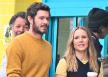 Adam Brody en rabbin sexy dans le film Netflix « Nobody Wants This »