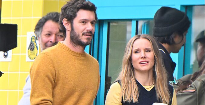 Adam Brody en rabbin sexy dans le film Netflix « Nobody Wants This »