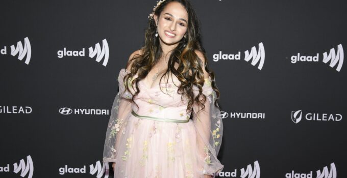 Jazz Jennings de TLC fait le point sur sa perte de poids de 100 livres