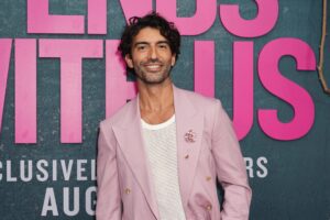 Justin Baldoni et sa famille passent une journée au parc d'attractions malgré le drame movie.