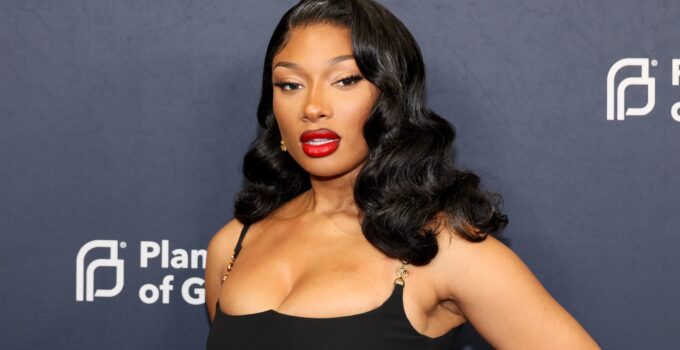 Megan Thee Stallion Publie et Supprime un 'Couples Challenge' avec un Joueur NBA