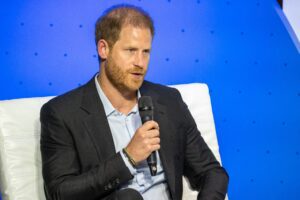 Prince Harry publie à nouveau ses mémoires « Spare » en version poche