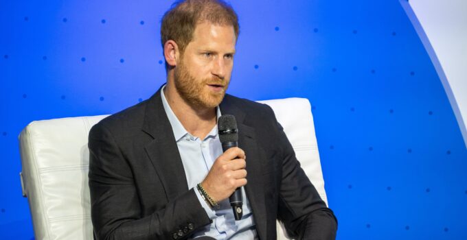 Prince Harry publie à nouveau ses mémoires « Spare » en version poche