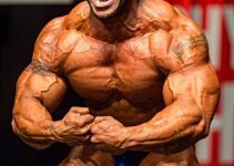 Sergio Oliva Jr in a most muscular pose on the stage