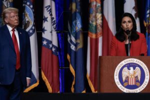 Tulsi Gabbard soutient Donald Trump pour l'élection présidentielle de 2024