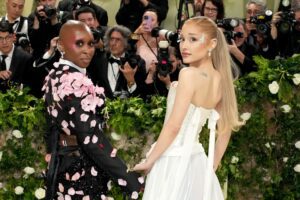 Ariana Grande et Cynthia Erivo : Nouvelles photos de 'Wicked' dévoilées