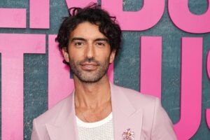 Justin Baldoni adresse un message touchant aux victimes de violences domestiques