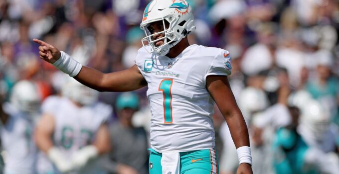 Tua Tagovailoa : 5 infos sur le joueur des Dolphins – Hollywood Life