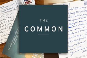 Enchérir sur une note de votre auteur préféré à la vente aux enchères de cartes postales de The Common.