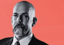 Neal Stephenson passe de la fiction spéculative à l'histoire étrange.