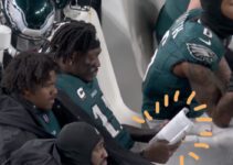 Un joueur NFL lisant un livre: une victoire pour la lecture?